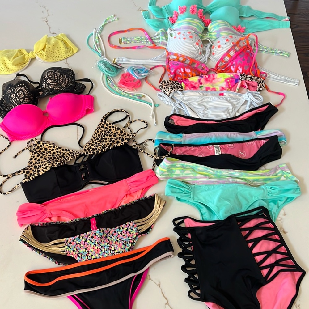 Victoria’s Secret lot of 21 pieces swimwear, lot includes 2 bra’s